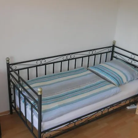 Vulkaneifel-ferienwohnungen Am Felsenpfad ゲロルシュタイン